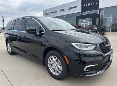 New 2026 Chrysler Pacifica Select