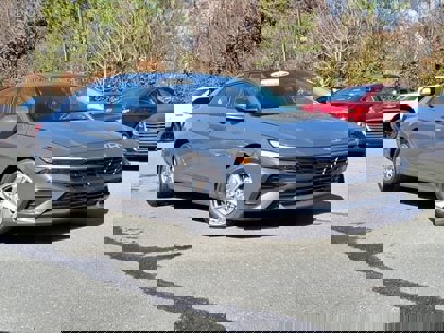 Certified 2025 Hyundai Elantra SE