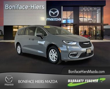 Used 2023 Chrysler Pacifica Touring-L