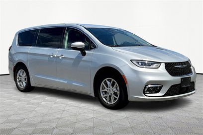 Used 2023 Chrysler Pacifica Touring-L