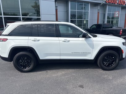 Used 2024 Jeep Grand Cherokee Laredo w/ Luxury Tech Group I