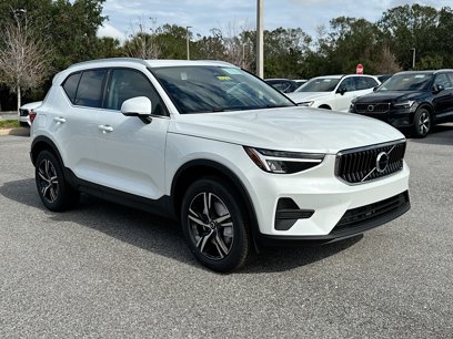 New 2025 Volvo XC40 B5 Core
