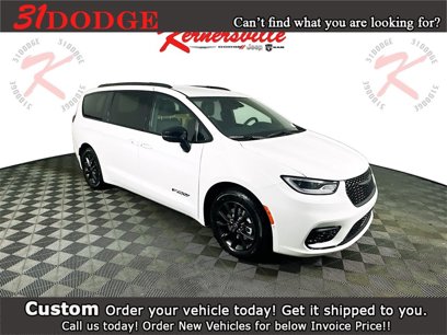 New 2025 Chrysler Pacifica Select