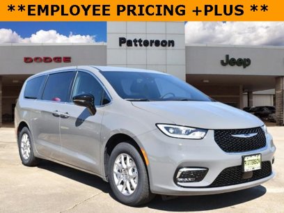 New 2025 Chrysler Pacifica Select