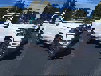 New 2025 Nissan Frontier SV w/ SV Convenience Package