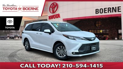 New 2025 Toyota Sienna XLE