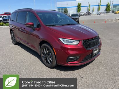 Used 2023 Chrysler Pacifica Touring-L w/ S Appearance Package