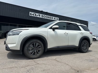 Used 2022 Nissan Pathfinder SV