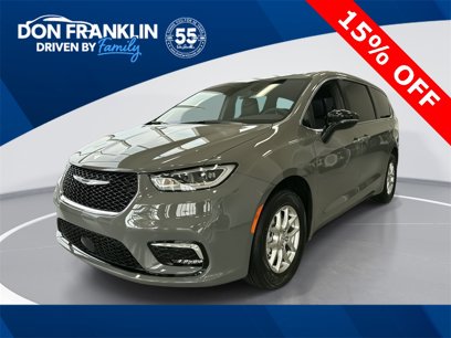 New 2025 Chrysler Pacifica Select