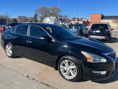 Used 2014 Nissan Altima 2.5 SV w/ Convenience Package