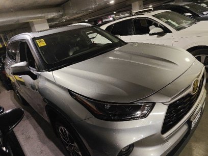Used 2022 Toyota Highlander XLE