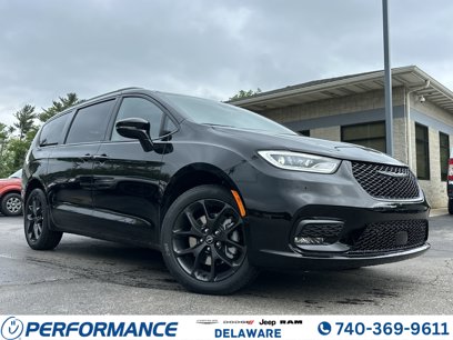 New 2025 Chrysler Pacifica Limited