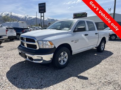 New 2023 RAM 1500 4x4 Crew Cab Classic w/ Chrome Appearance Group