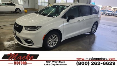 Used 2024 Chrysler Pacifica Touring