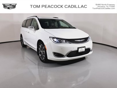 Used 2017 Chrysler Pacifica Limited w/ Advanced Safetytec Group