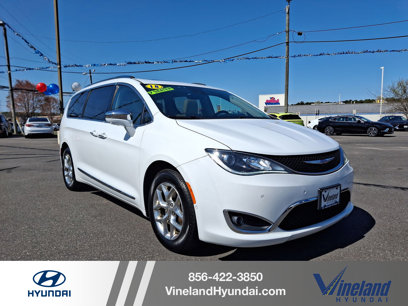 Used 2018 Chrysler Pacifica Limited w/ Advanced Safetytec Group