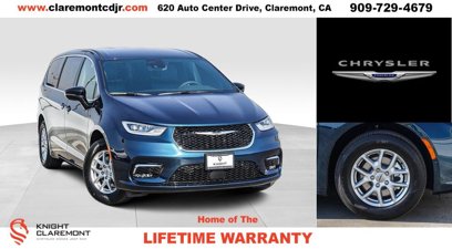 New 2025 Chrysler Pacifica Select