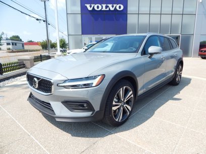 New 2025 Volvo V60 B5 Cross Country Plus w/ Protection Package Premier