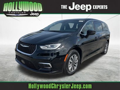 New 2025 Chrysler Pacifica Select