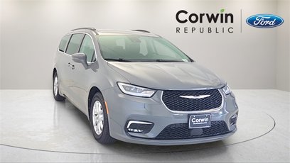 Used 2022 Chrysler Pacifica Touring-L