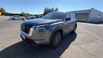 New 2025 Nissan Pathfinder S