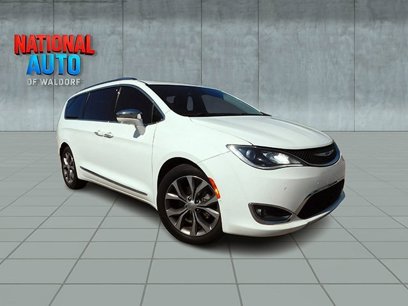 Used 2019 Chrysler Pacifica Limited w/ Tire & Wheel Group