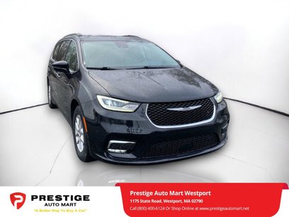 Used 2022 Chrysler Pacifica Touring-L w/ Uconnect Theater Family Group