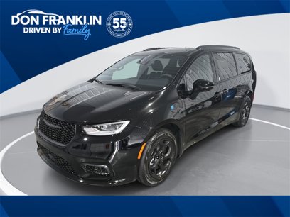 New 2025 Chrysler Pacifica Premium