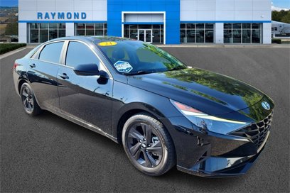 Used 2023 Hyundai Elantra SEL w/ Cargo Package