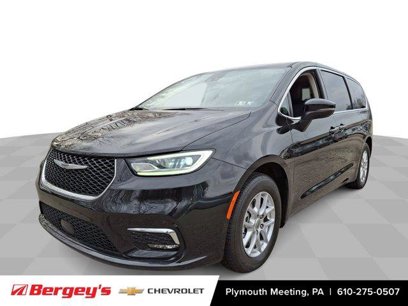 Used 2023 Chrysler Pacifica Touring-L