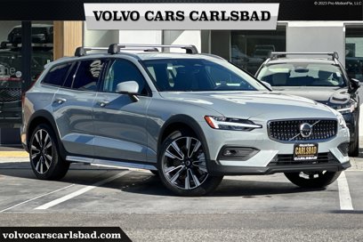 New 2025 Volvo V60 B5 Cross Country Ultra w/ Protection Package Premier
