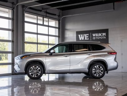 Used 2022 Toyota Highlander XLE