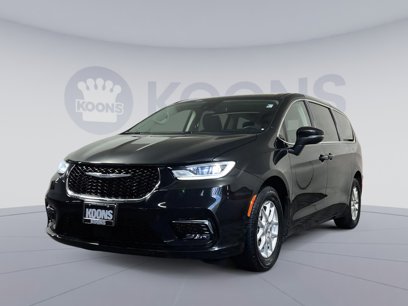 Used 2023 Chrysler Pacifica Touring-L
