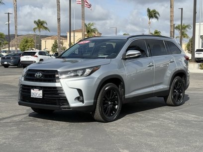 Used 2019 Toyota Highlander SE w/ Carpet Mat Package (TMS)