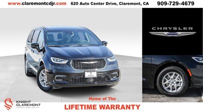 New 2025 Chrysler Pacifica Select