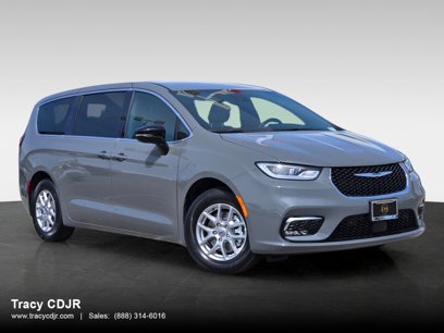 New 2025 Chrysler Pacifica Select