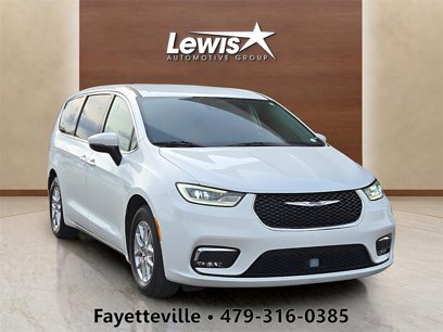 Used 2023 Chrysler Pacifica Touring-L