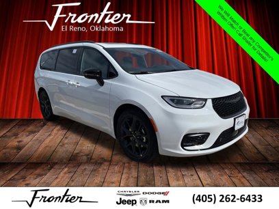 New 2024 Chrysler Pacifica Limited w/ Uconnect Theater Family Group