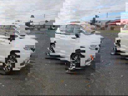 New 2025 Chrysler Pacifica Select