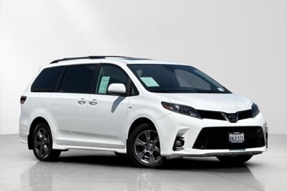 Used 2020 Toyota Sienna SE Premium