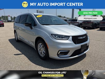 Used 2024 Chrysler Pacifica Touring-L
