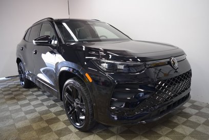 New 2025 Volkswagen Tiguan SE R-Line