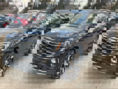 Used 2024 Volkswagen Atlas SE w/ Panoramic Sunroof Package