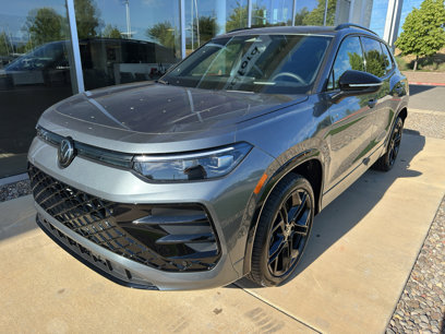 New 2025 Volkswagen Tiguan SE R-Line