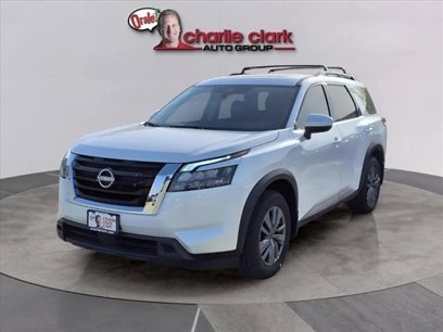 New 2025 Nissan Pathfinder SV w/ SV Premium Package