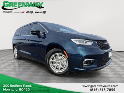 New 2025 Chrysler Pacifica Select