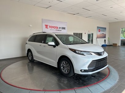 New 2025 Toyota Sienna XLE