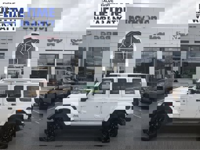 New 2023 Jeep Wrangler Unlimited Sahara w/ Cold Weather Group