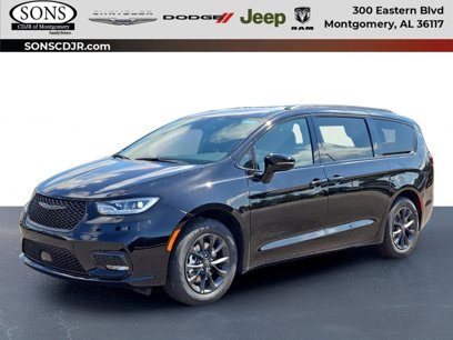 New 2025 Chrysler Pacifica Select