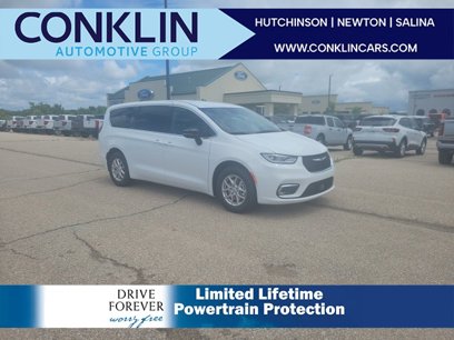 New 2025 Chrysler Pacifica Select